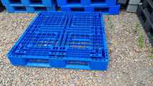 Palety plastikowe 110x110x 15 kontenerowe