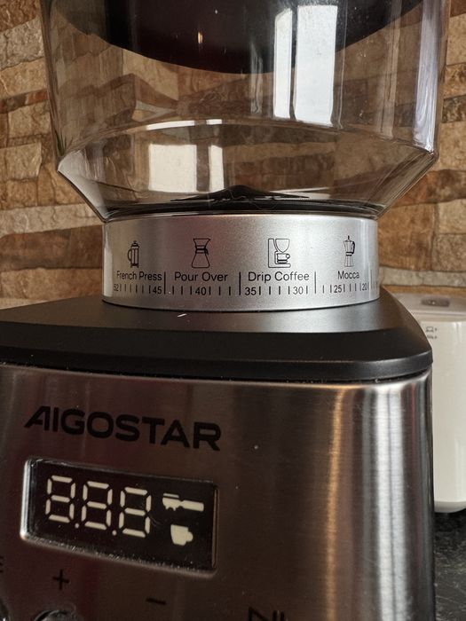 Ekspres Breville PrimaLatte II, Młynek żarnowy Aigostar Flavor