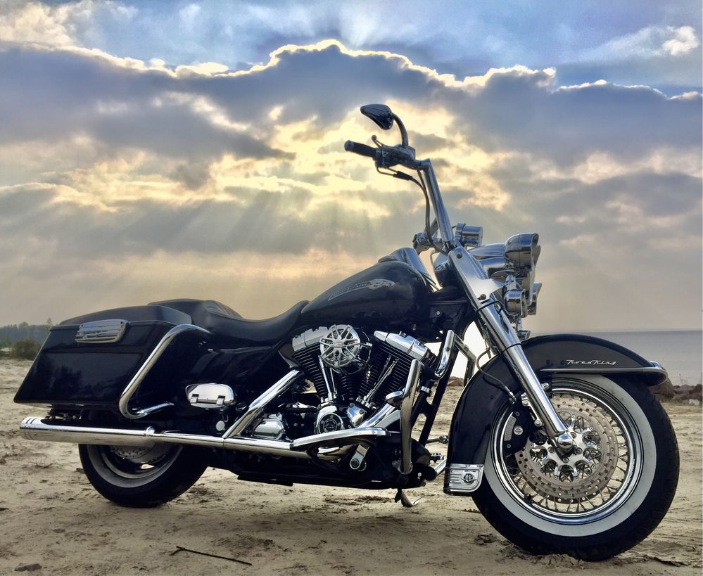 Аренда мотоцикла Harley Davidson Road King для фотосессий, видеосъёмок