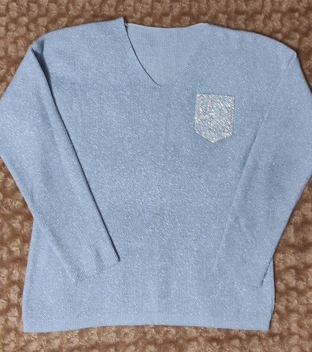 Продам гарний светрик.