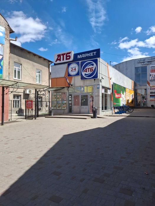 від 8 до 220 кв.м.  в ТЦ АТБ Сокаль, вигідна оренда, без комісії
