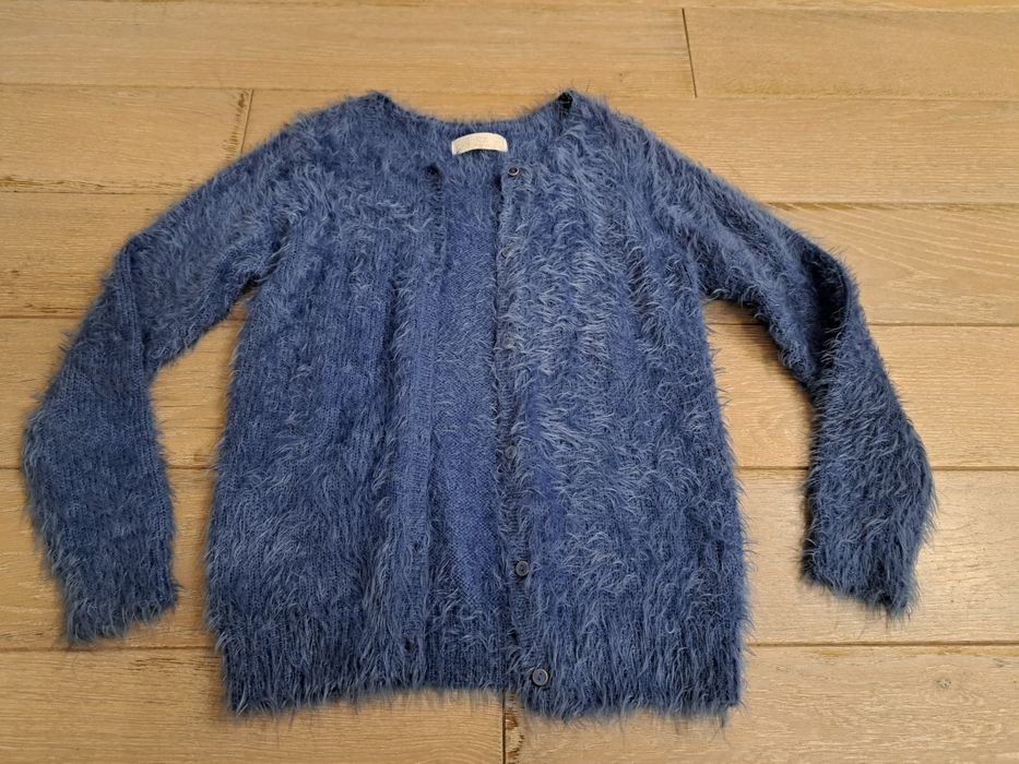 Sweterek włochaty rozmiar 134