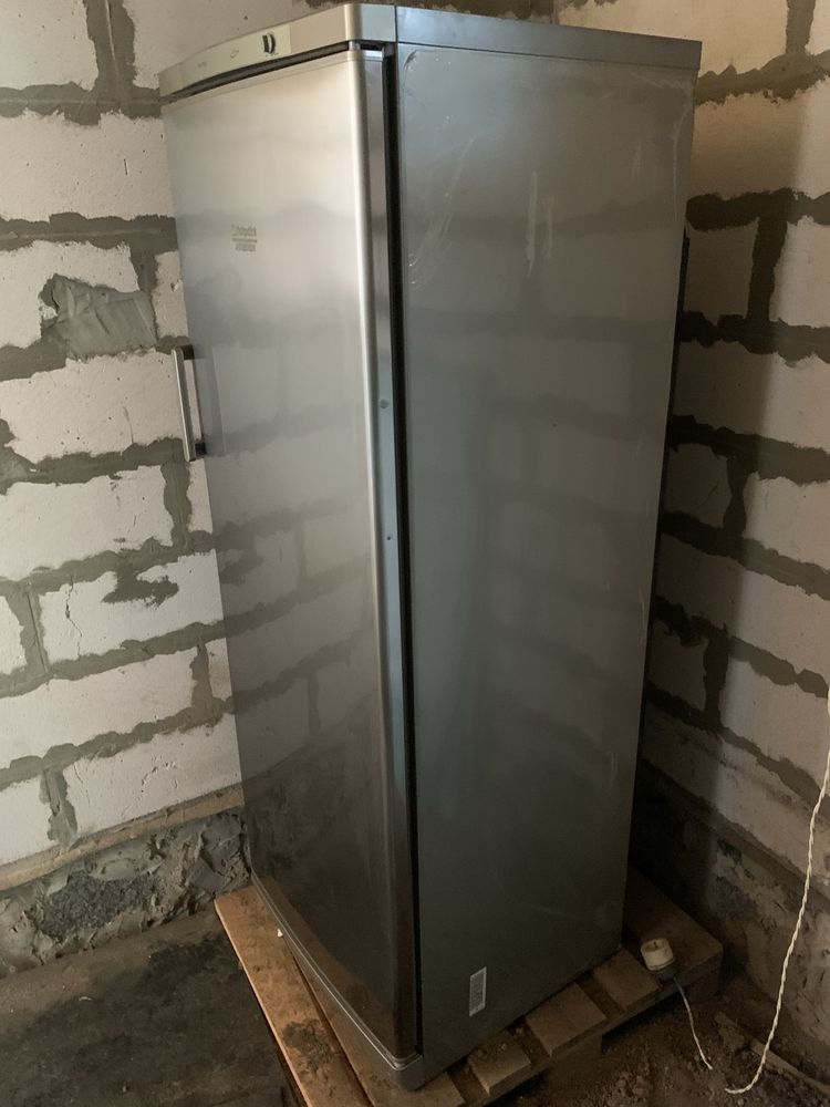 Морозильна камера Hotpoint ariston RMUP167XNFH