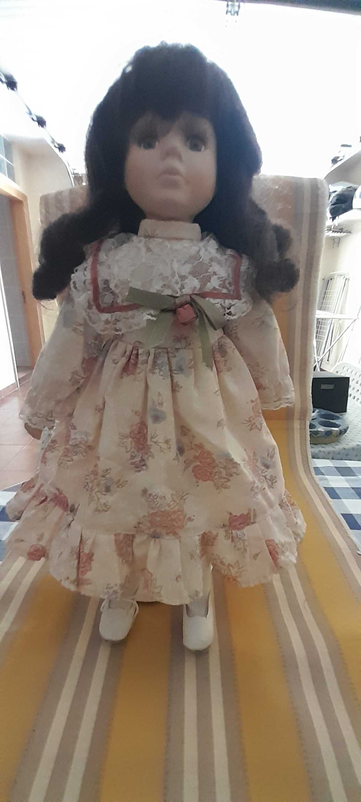 Boneca de loiça - 40 cm, vestido de flores