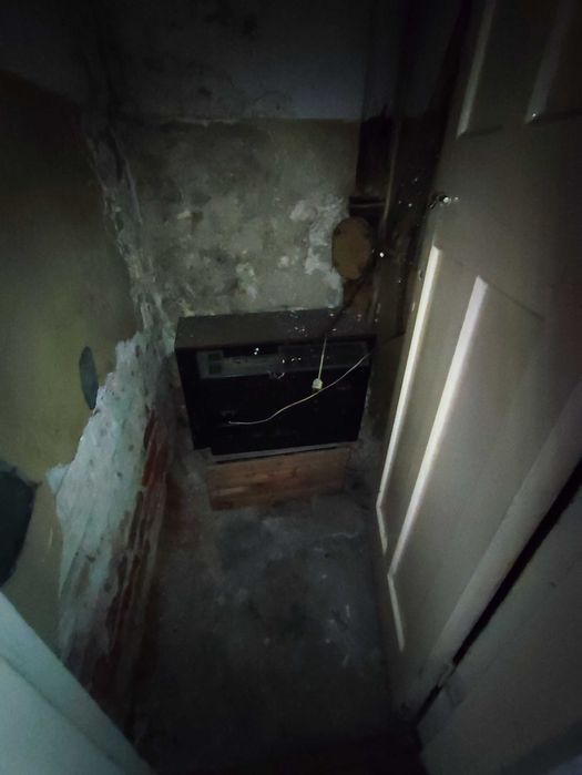 Півбудинка з окремою ділянкою і двором в центрі міста