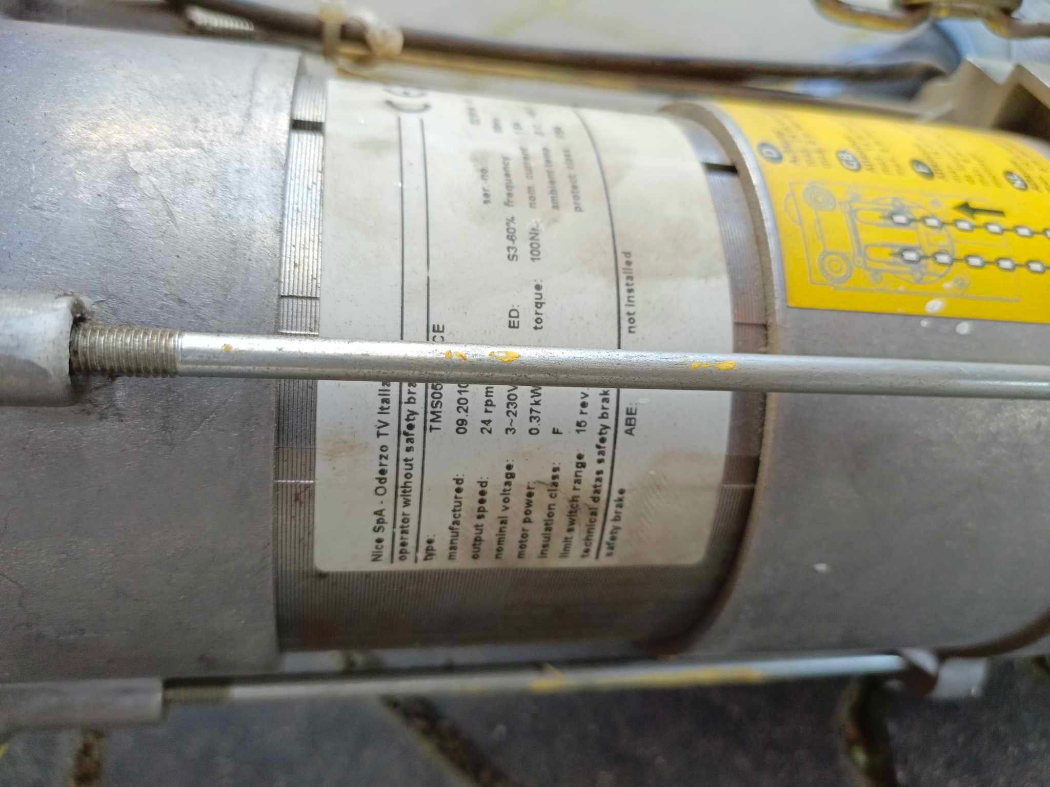 Przekładnia z silnikiem do bramy podnoszonej/segmentowej