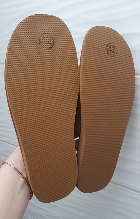 Kapcie laczki pantofle skórzane skóra naturalna 42 brązowe z gumką