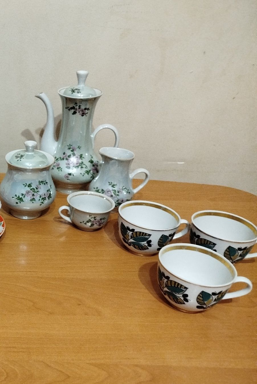 Заварники, сахарницы, маслёнки, молочники и др.
