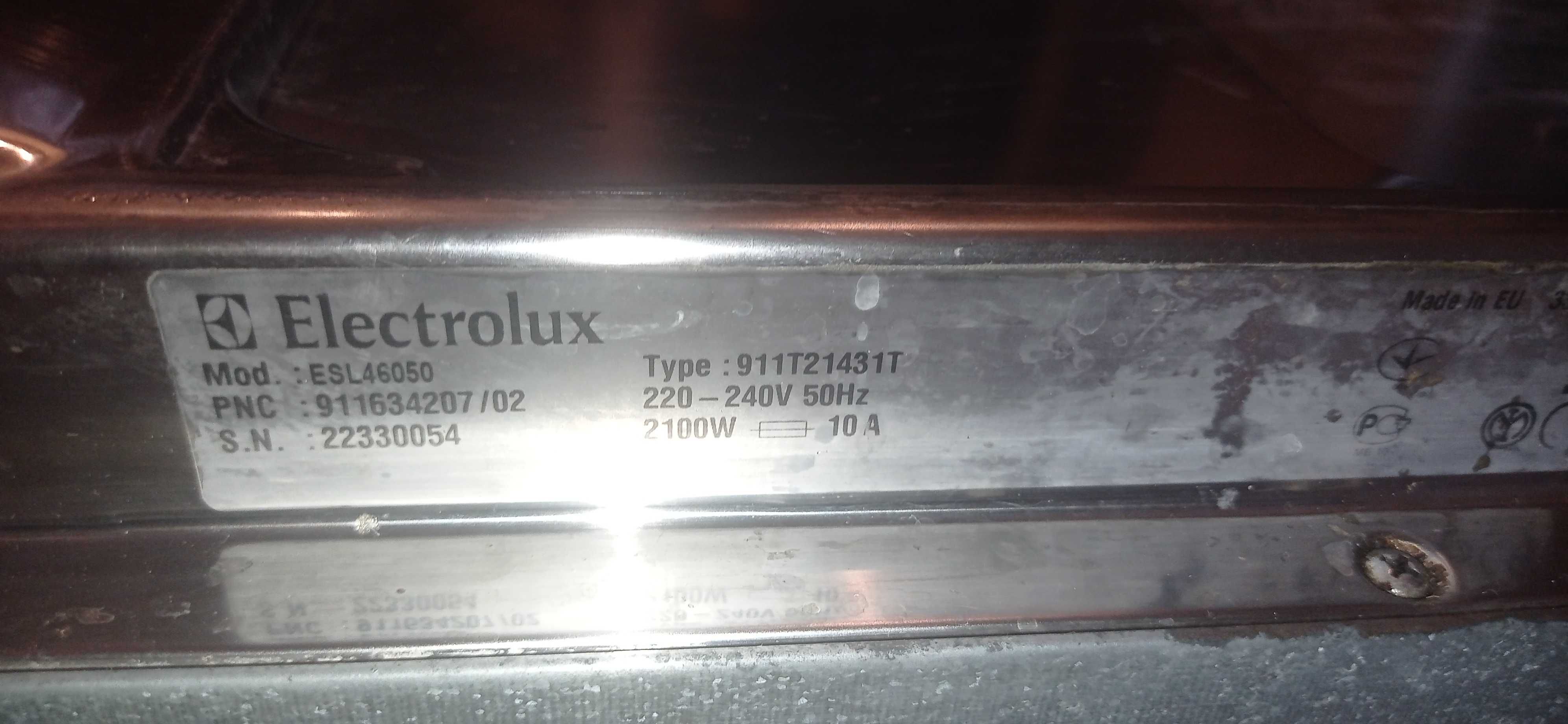 Посудомийна машина Electrolux 45 см