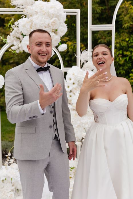 Весільний костюм