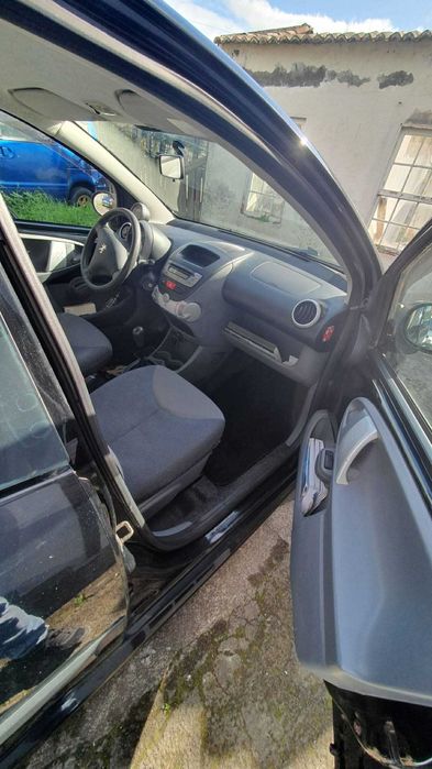 Vende-se Peugeot 107