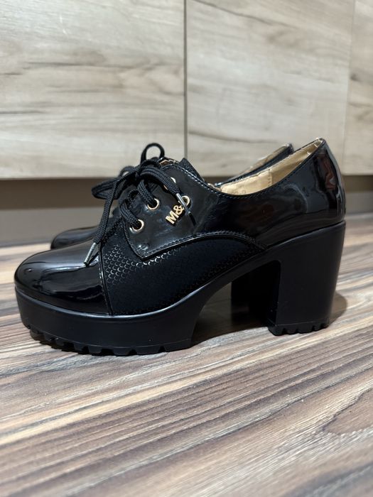 Туфлі лаковані