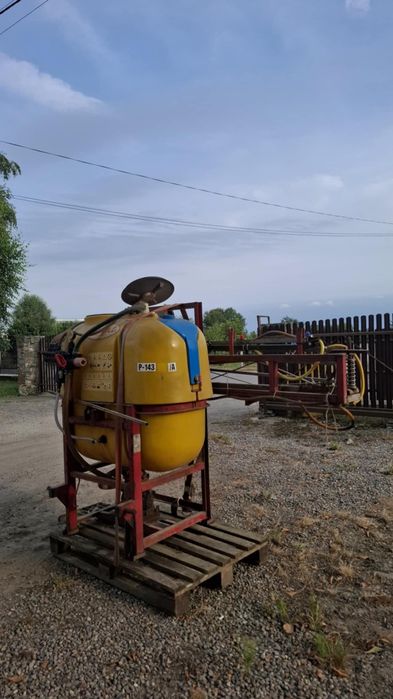 Opryskiwacz zawieszany połowy 400l
