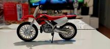 Maisto Honda CR 250R, czerwony, 1:18, motocykl kolekcjonerski