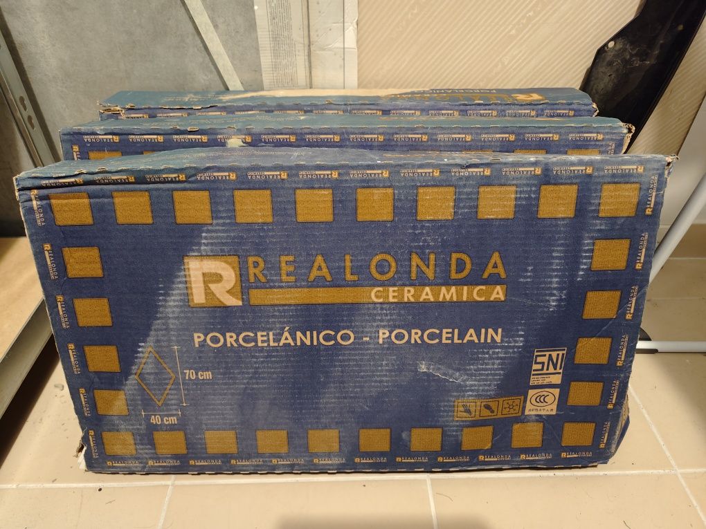 Gres szkliwiony Realonda DIAMOND CALACATTA 40x70 gat. I 2,94m2- 3OPAK