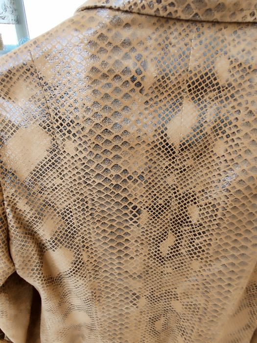 Продам итальянский  пиджак из лазерной натуральной кожи .