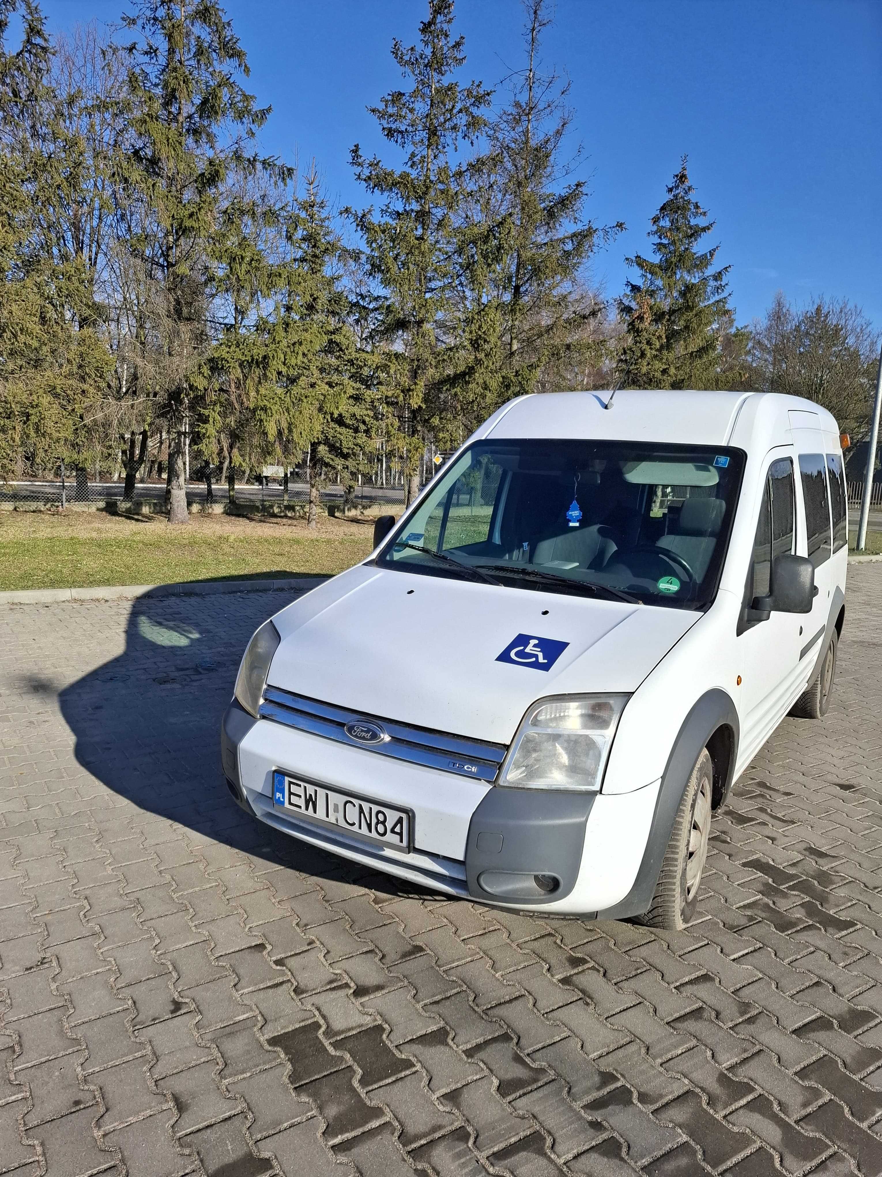 Ford Tourneo Connect przystosowany do przewozu osoby niepełnosprawnej