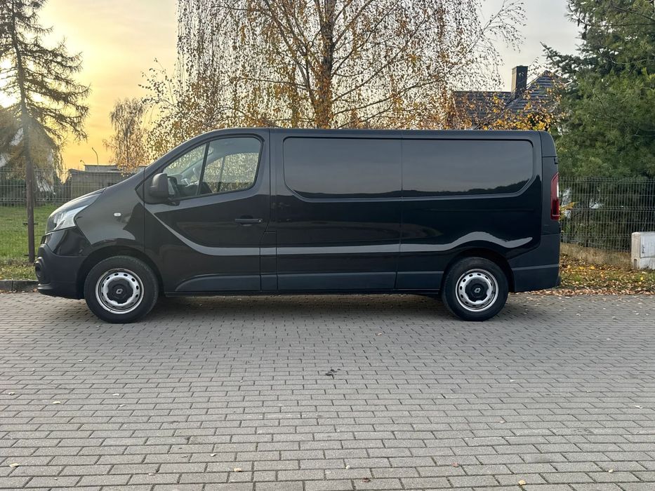 Renault TRAFIC  12.2019. 120km Długi Long 3 osoby Navi   pdc 23% brutto