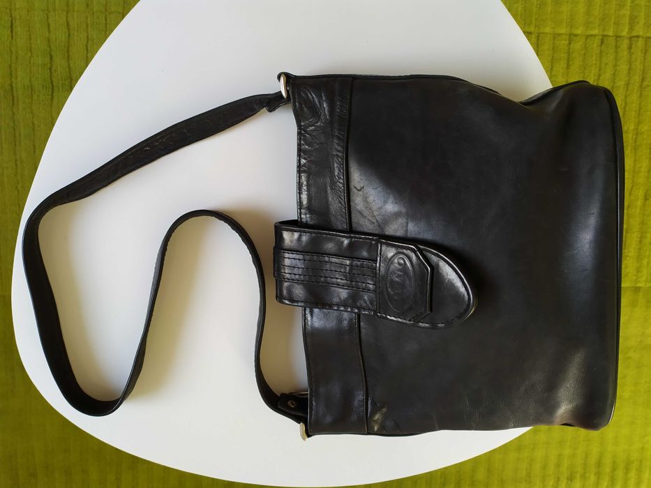 czarna torebka skórzana "Lamato"