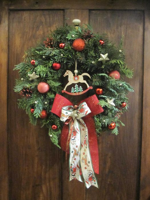 wianek świąteczny na drzwi, ścianę ok. 43x57 cm z kokardą
