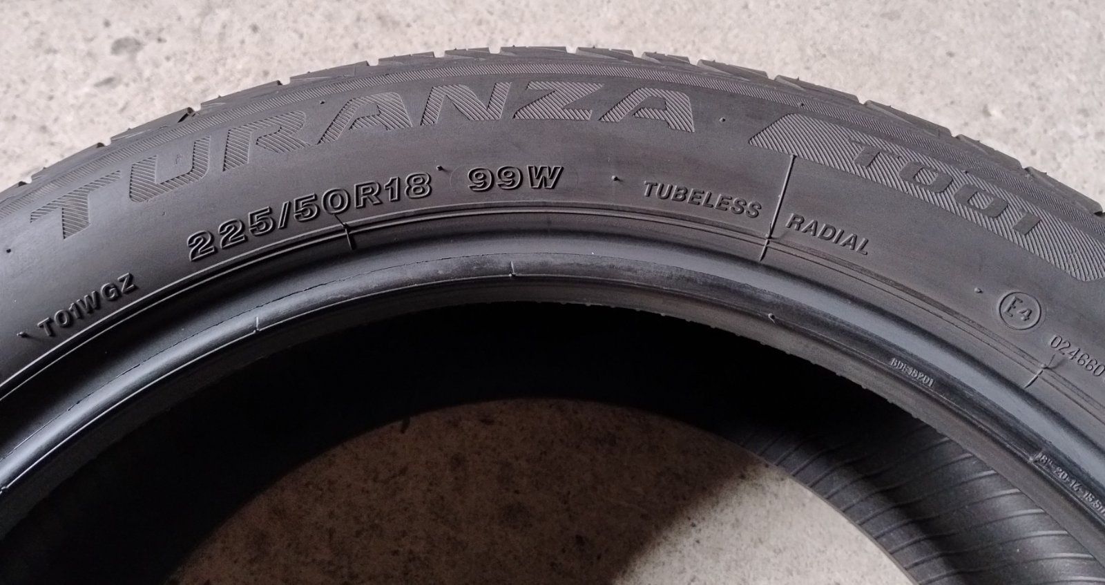 Шини б в літні R18 225/50 Bridgestone Turanza T001