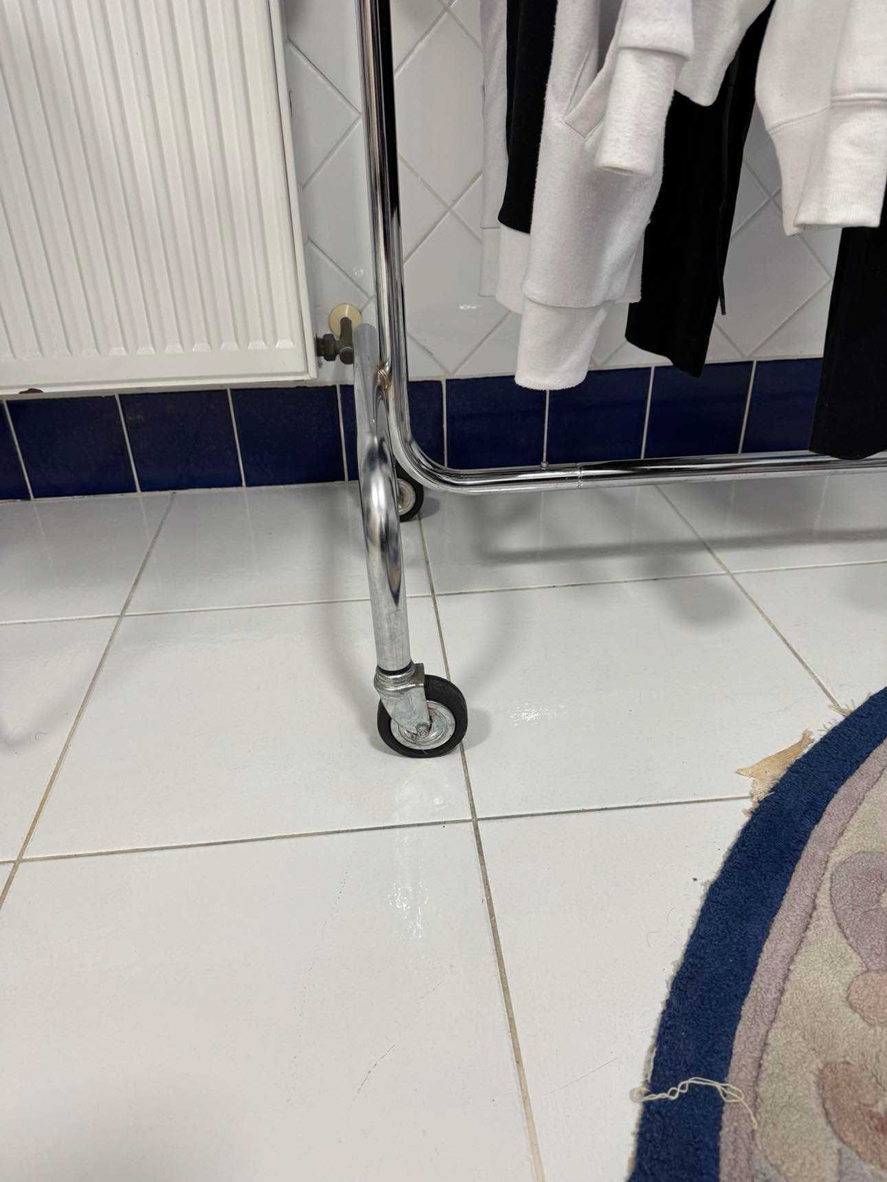Gondola sklepowa 150-220 na kółkach,  można podnieść poprzeczkę