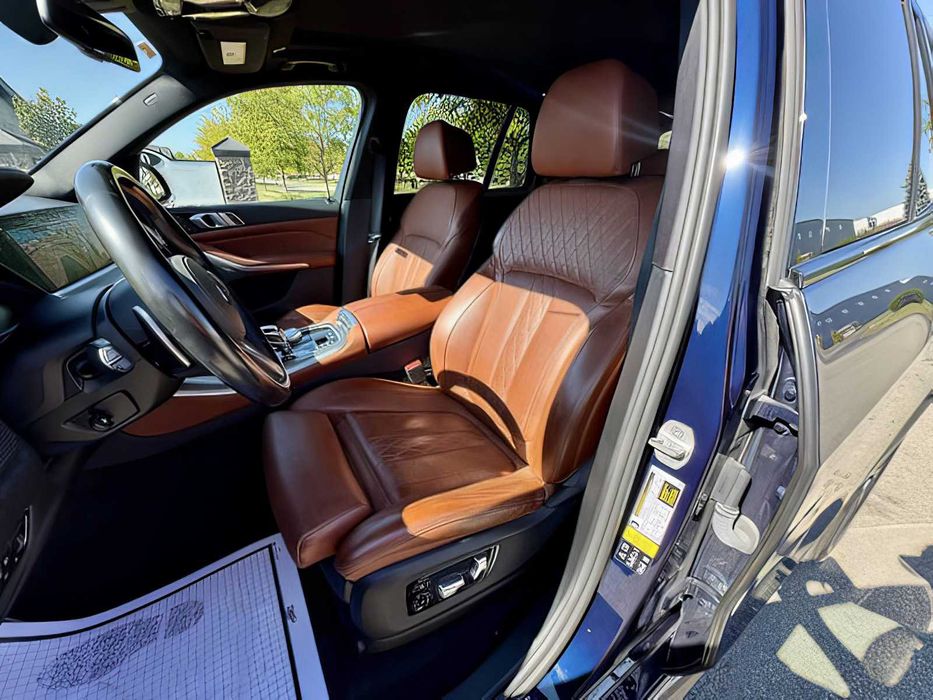 BMW X5 M50i      2021