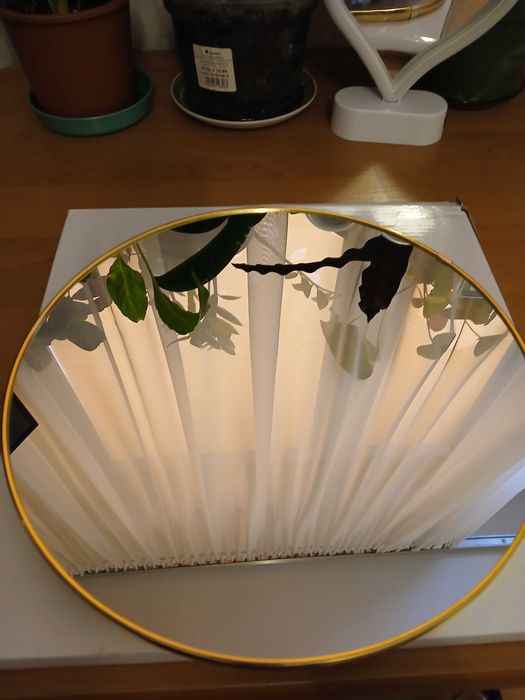 Okrągłe lustro ścienne