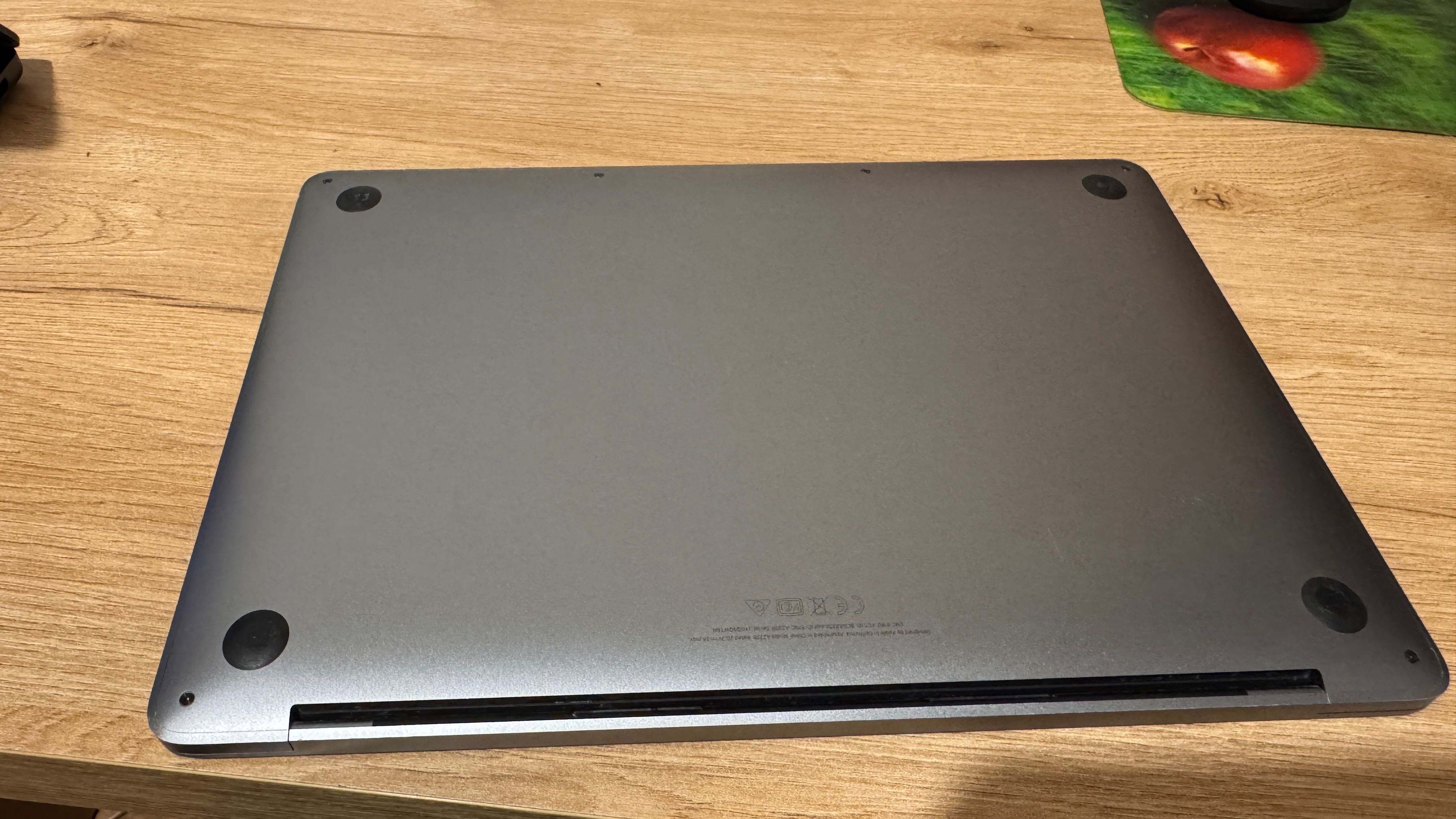 MacBook Pro M2 13,3" 8GB RAM 512GB (2022) (WhatsApp lub Email)