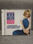 Caixa do CD da banda sonora do filme Never been Kissed