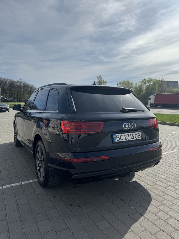 Продаж Audi Q7 2016