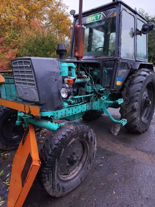 Трактор ЮМЗ 6 в робочему стані