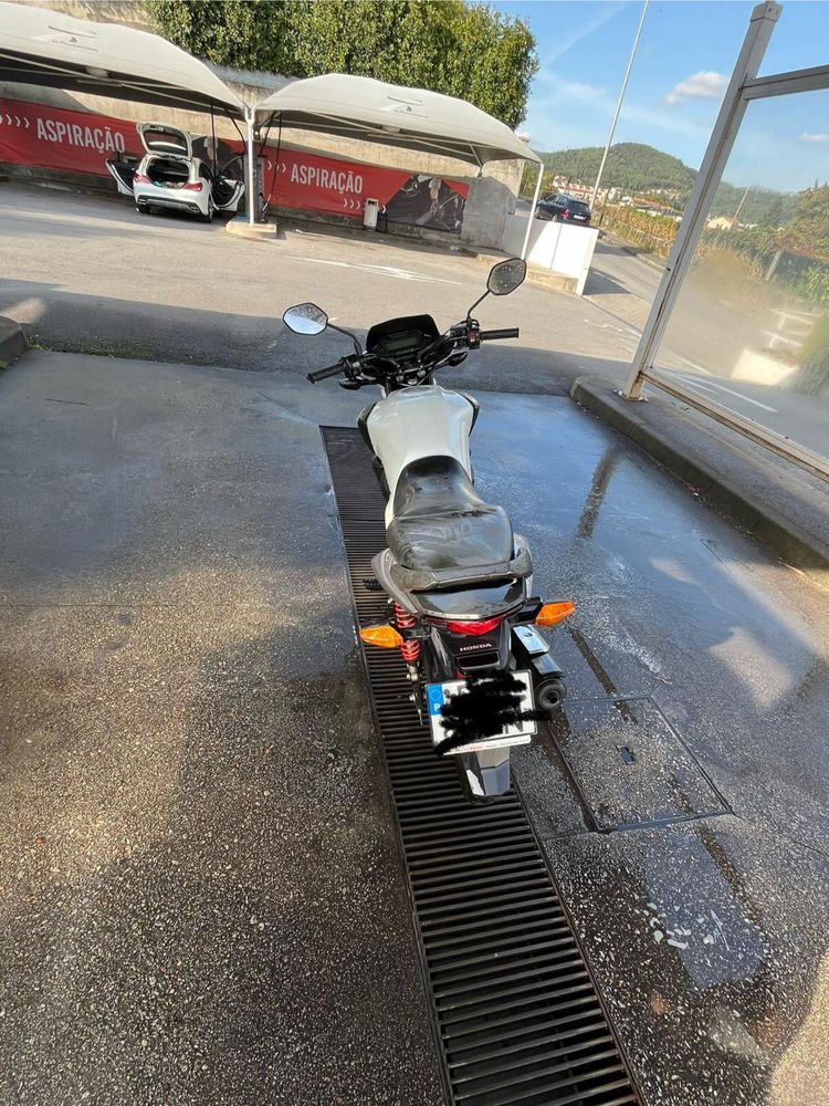 Moto CB125F semi-nova