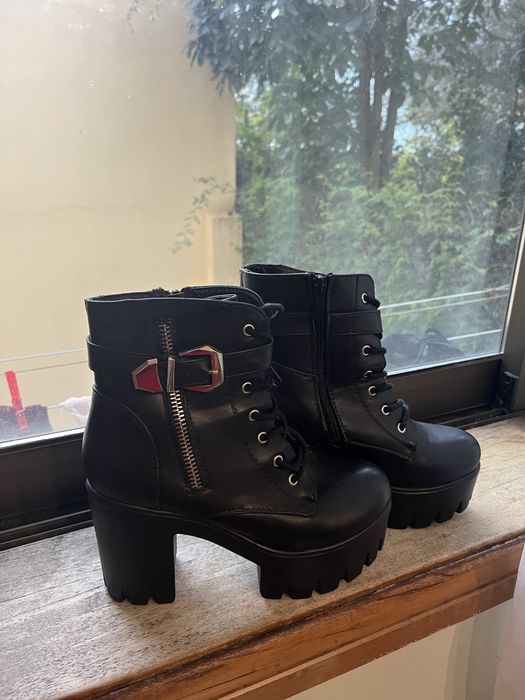 Botas Pretas Estilosas