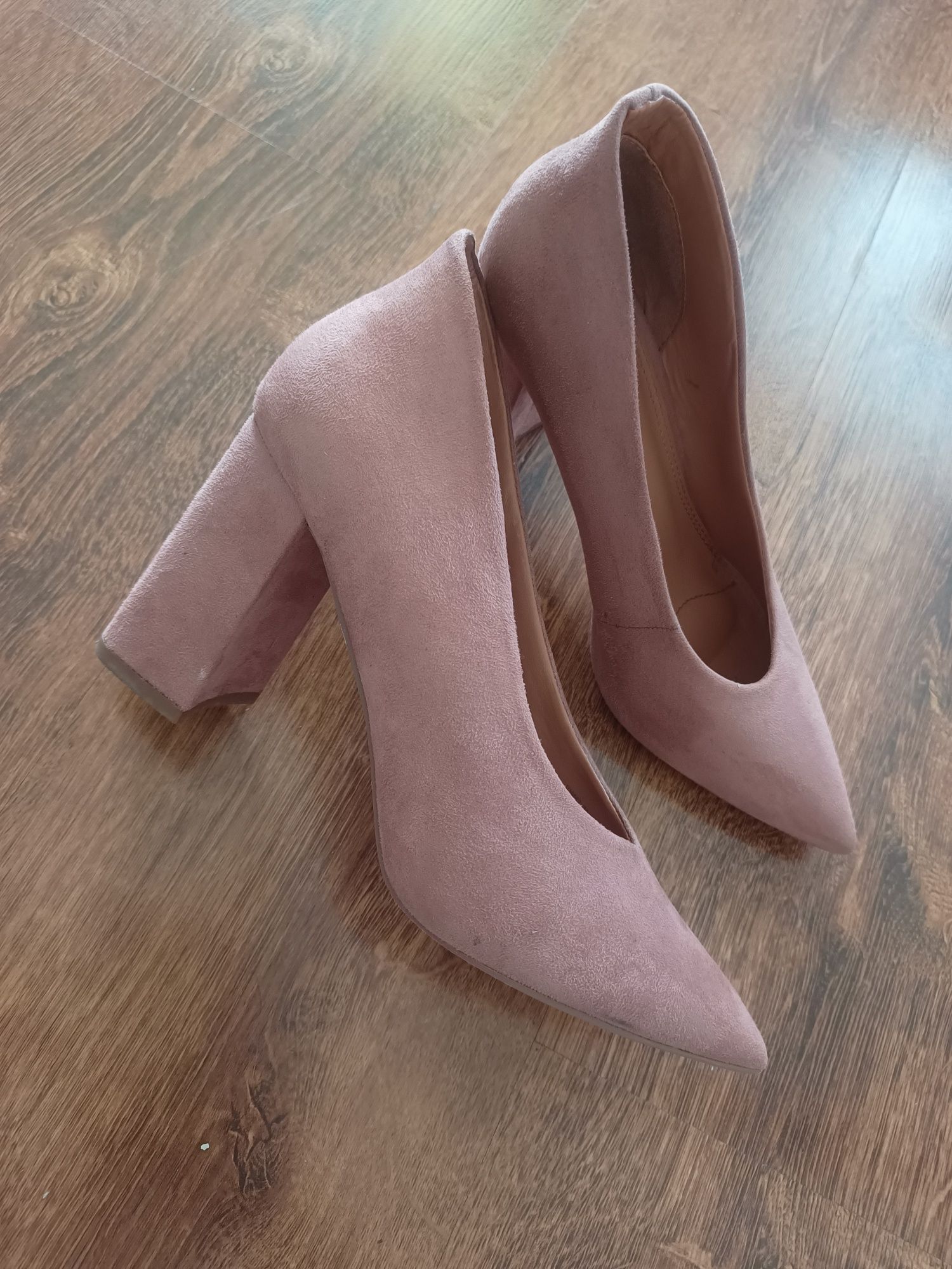 Buty na słupku rozmiar 39