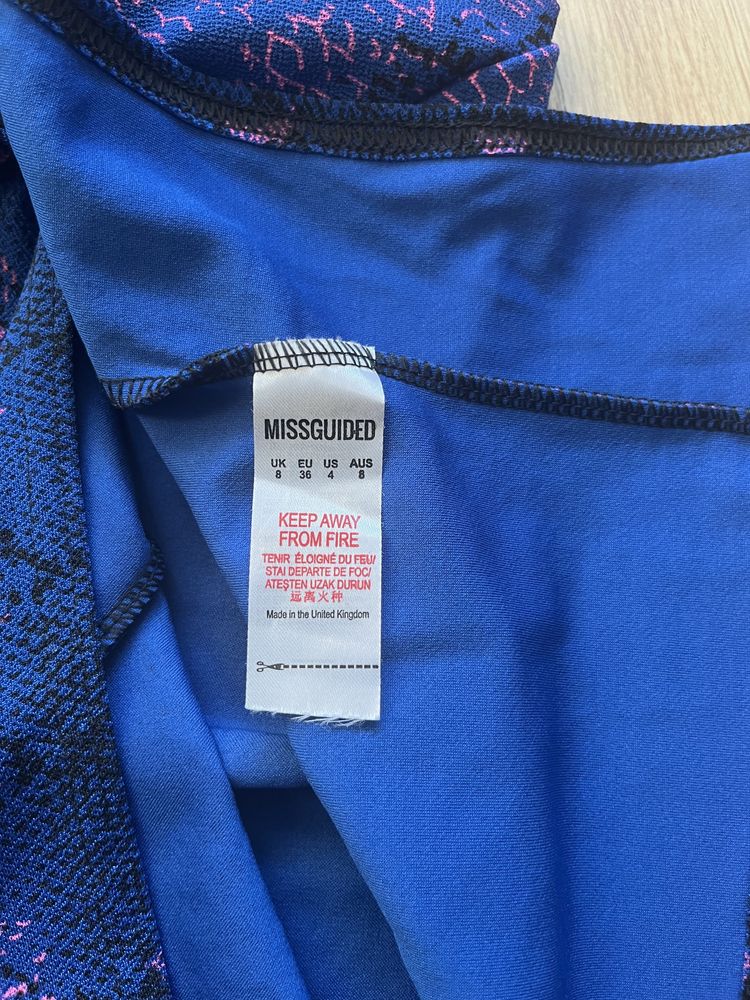 Sukienka na jedno ramie Missguided