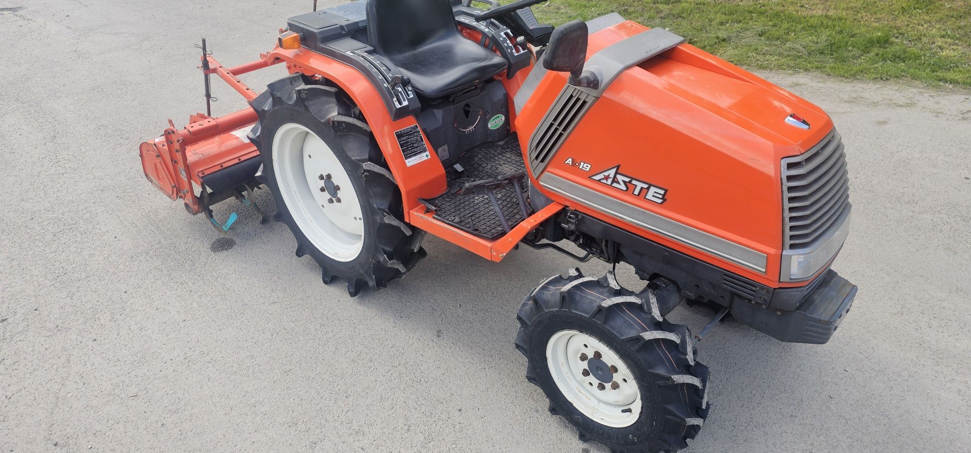 Японский Мінітрактор Трактор Kubota A 19