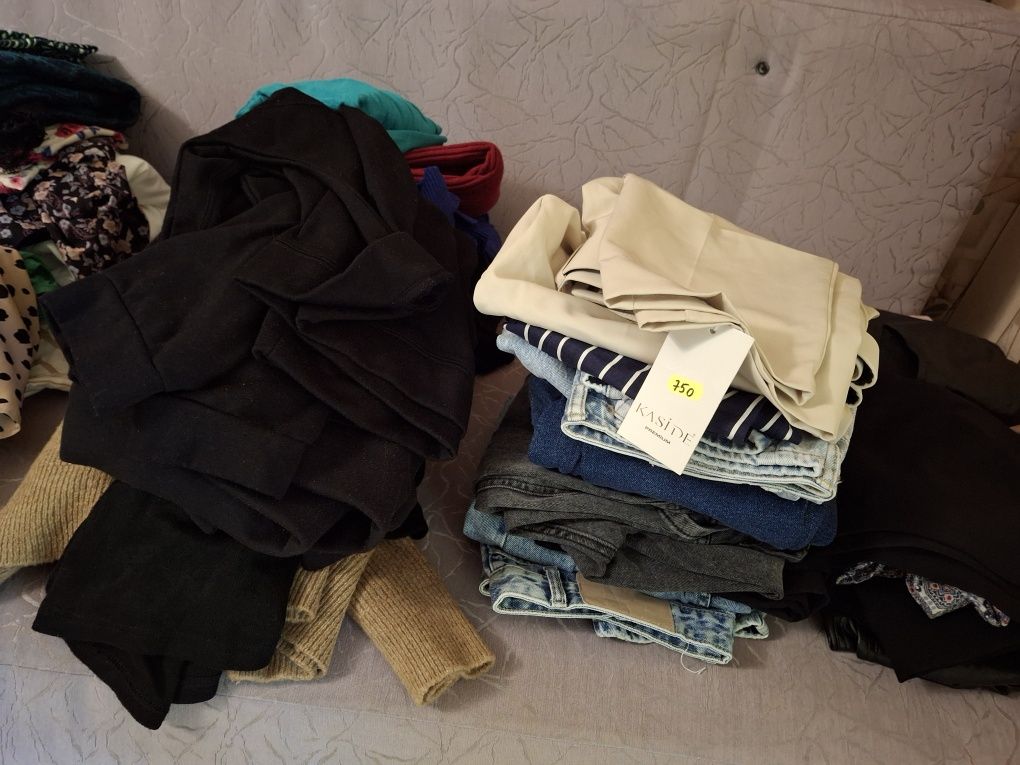 Продам пакет жіночих речей