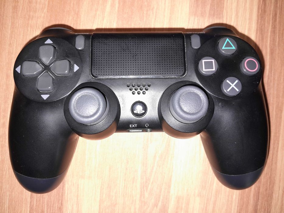 Consola Ps4 com 2 comandos