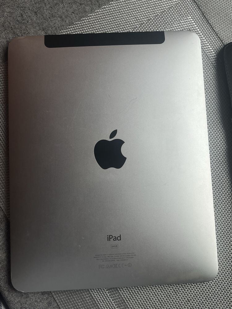 IPad з чокхлом з клавіатурою