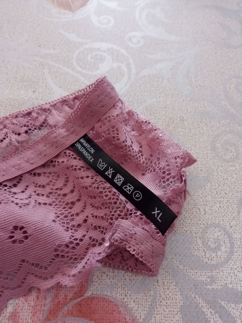 Nowe stringi koronkowe rozmiar L/XL.