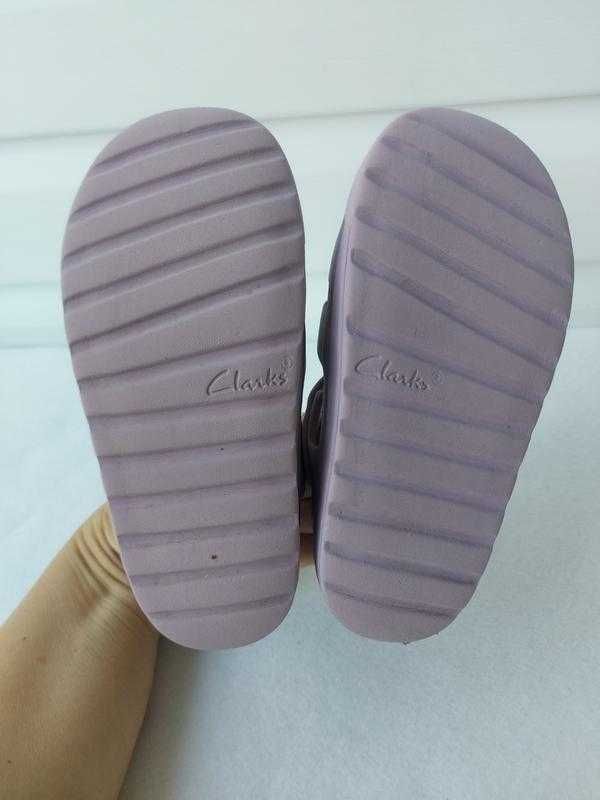 Дитячі босоніжки сандалі clarks move kind
