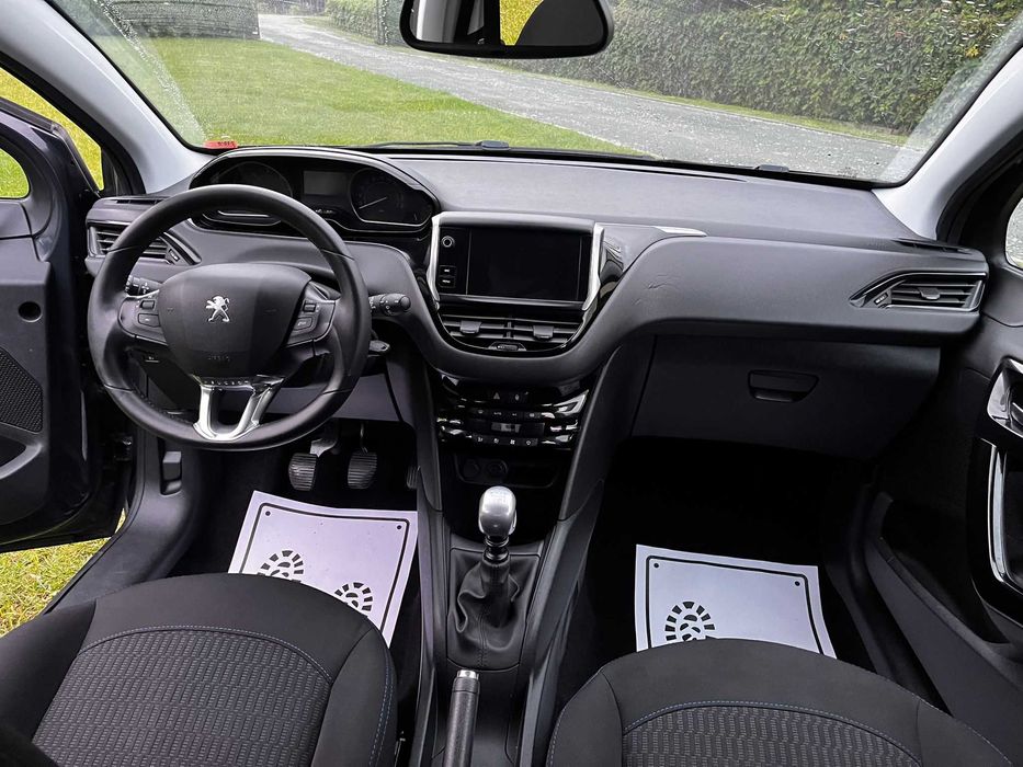 Peugeot 208 signature panorama 1.5 hdi