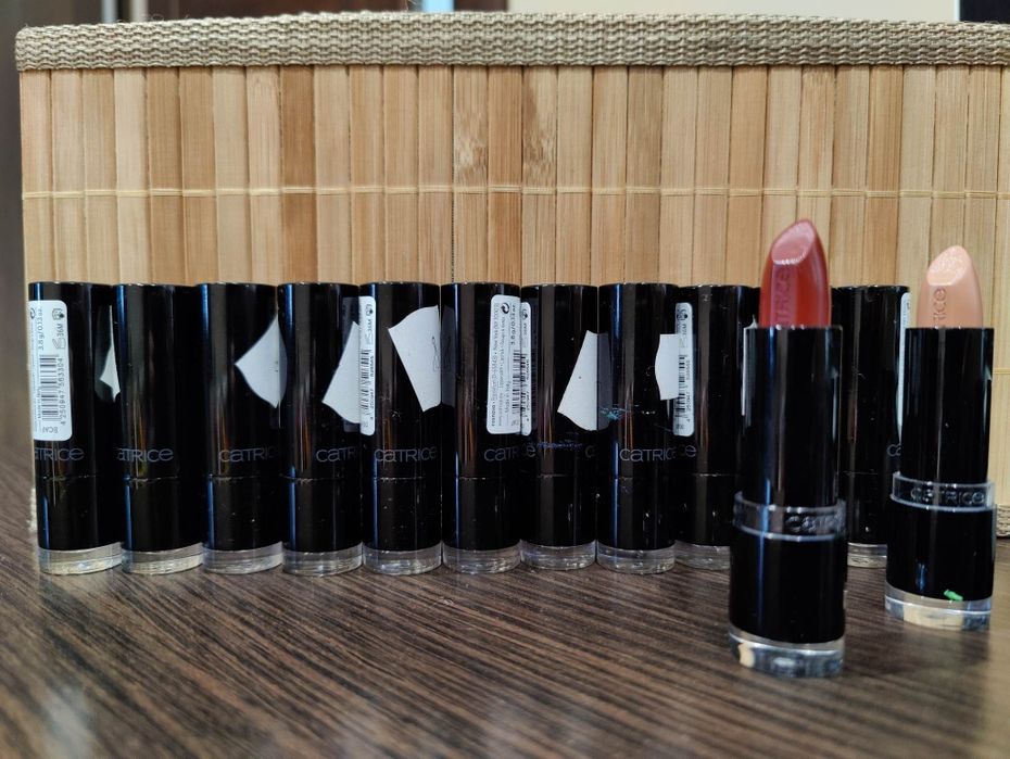 Kosmetyki, makijaż, lakiery