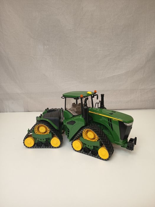 Bruder ciągnik John Deere