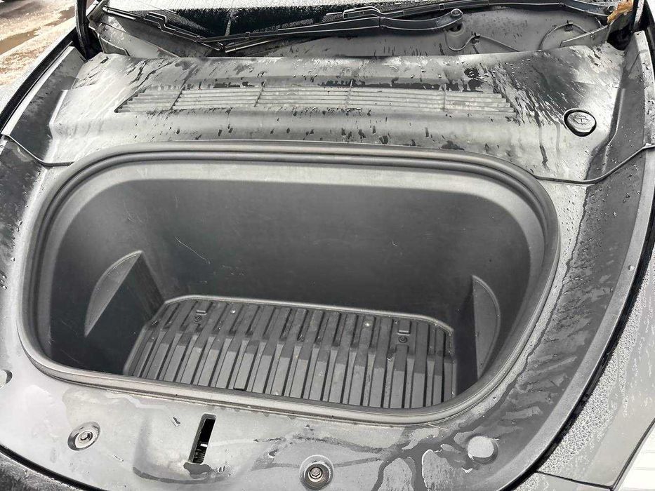 Tesla Model Y • 2021 • Dual Motor AWD • Чорна