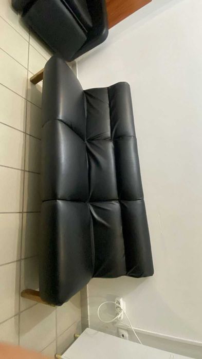 Sofá de corino preto