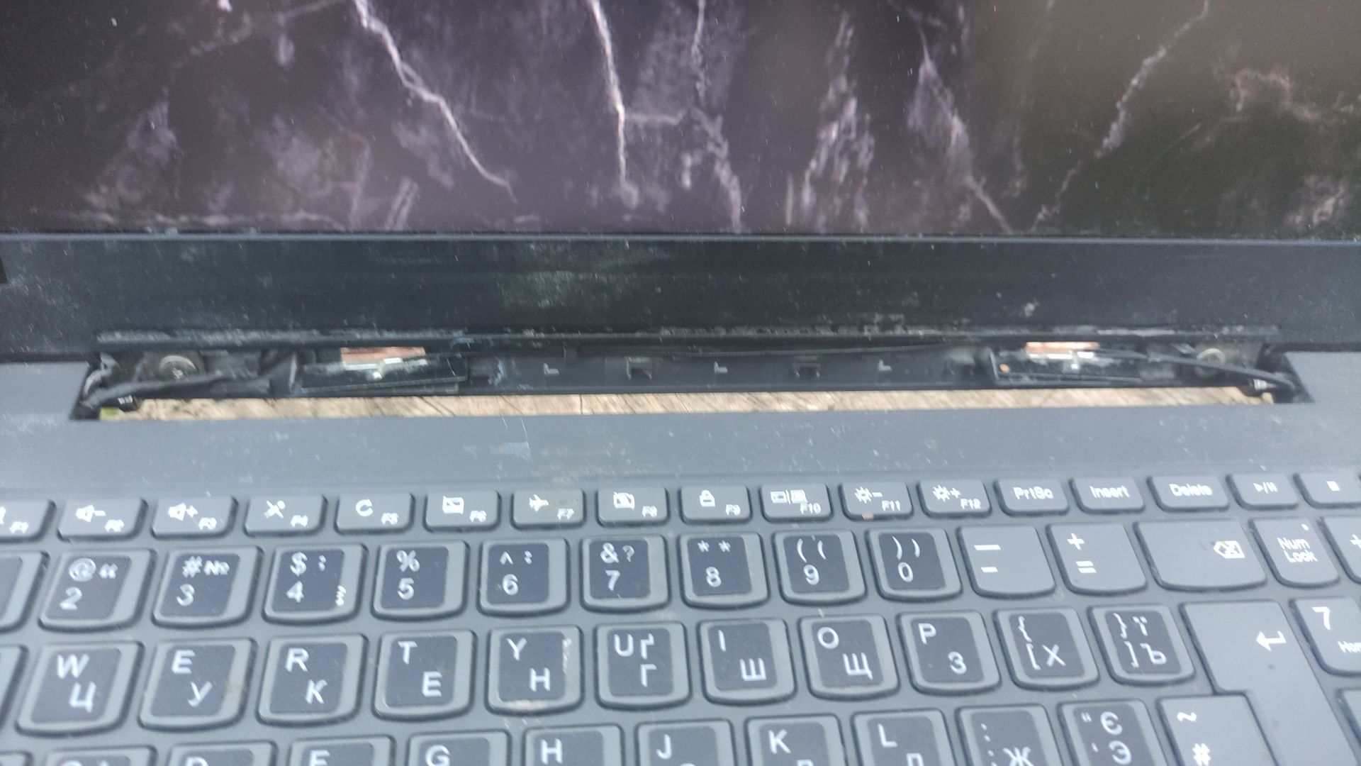 Lenovo 15.6" i5 7200u 12gb Ram 256gb ssd 500 hdd