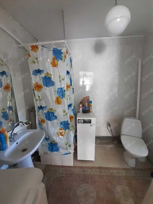 Будинок на два входи. Заходь та живи!