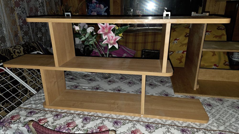 Półka ścienna wisząca